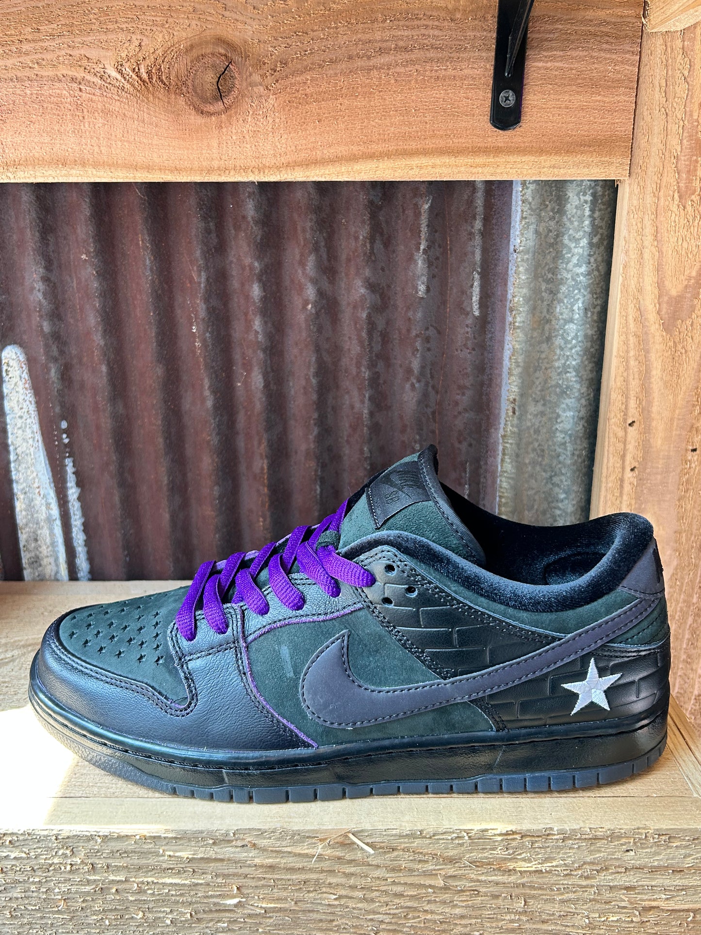 Familia x Dunk Low Pro QS SB ‘First Avenue’