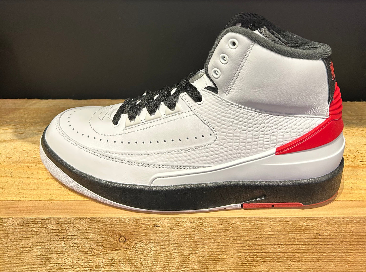 Jordan 2 Retro ‘ Chicago’ 2022