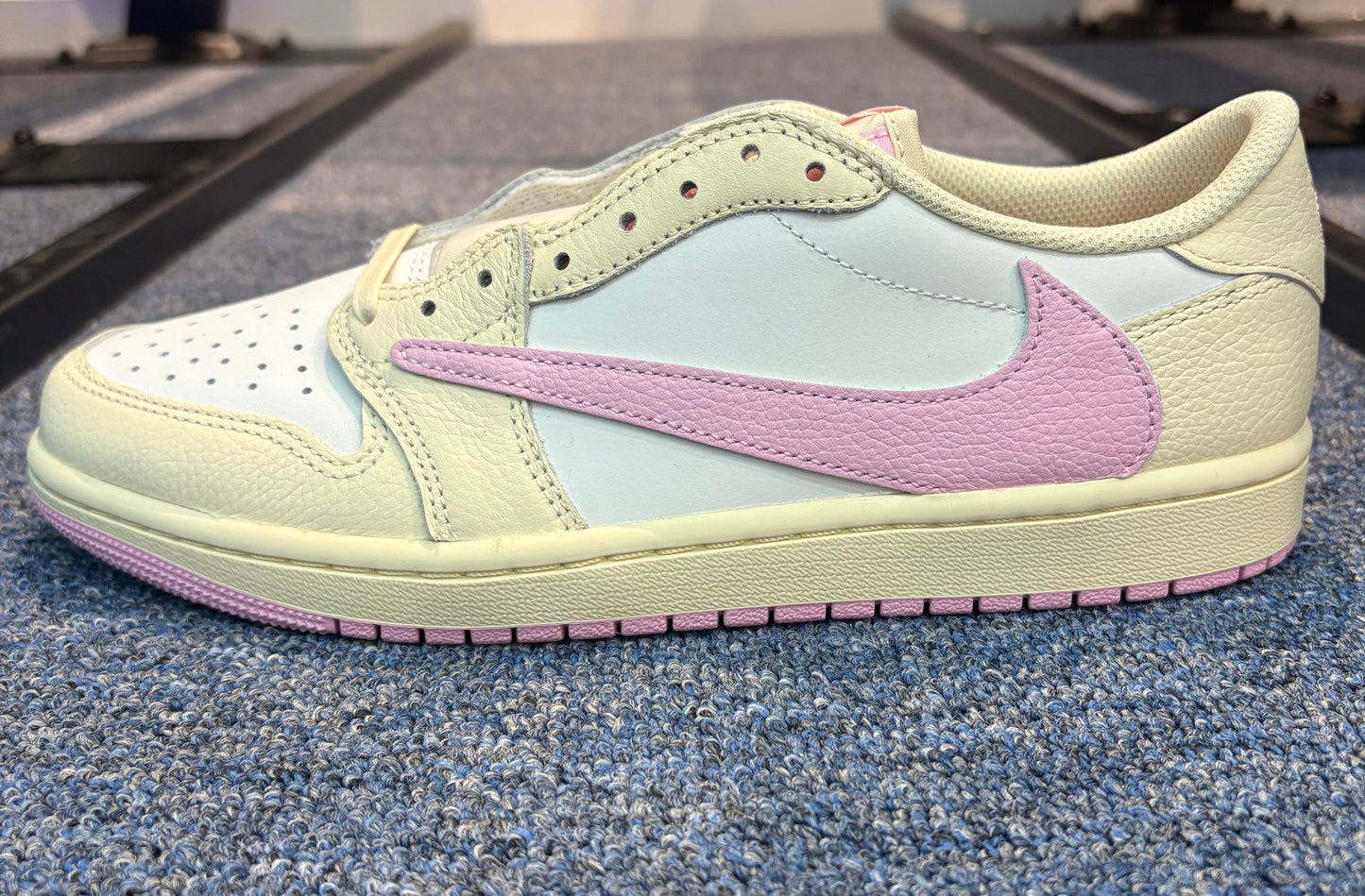 Jordan 1 Retro Low “Shy Pink”