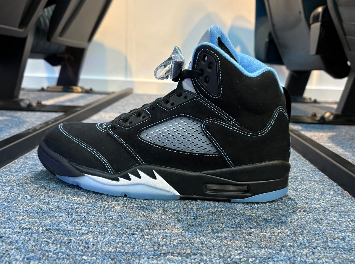 Jordan 5 Retro ‘Black University Blue’