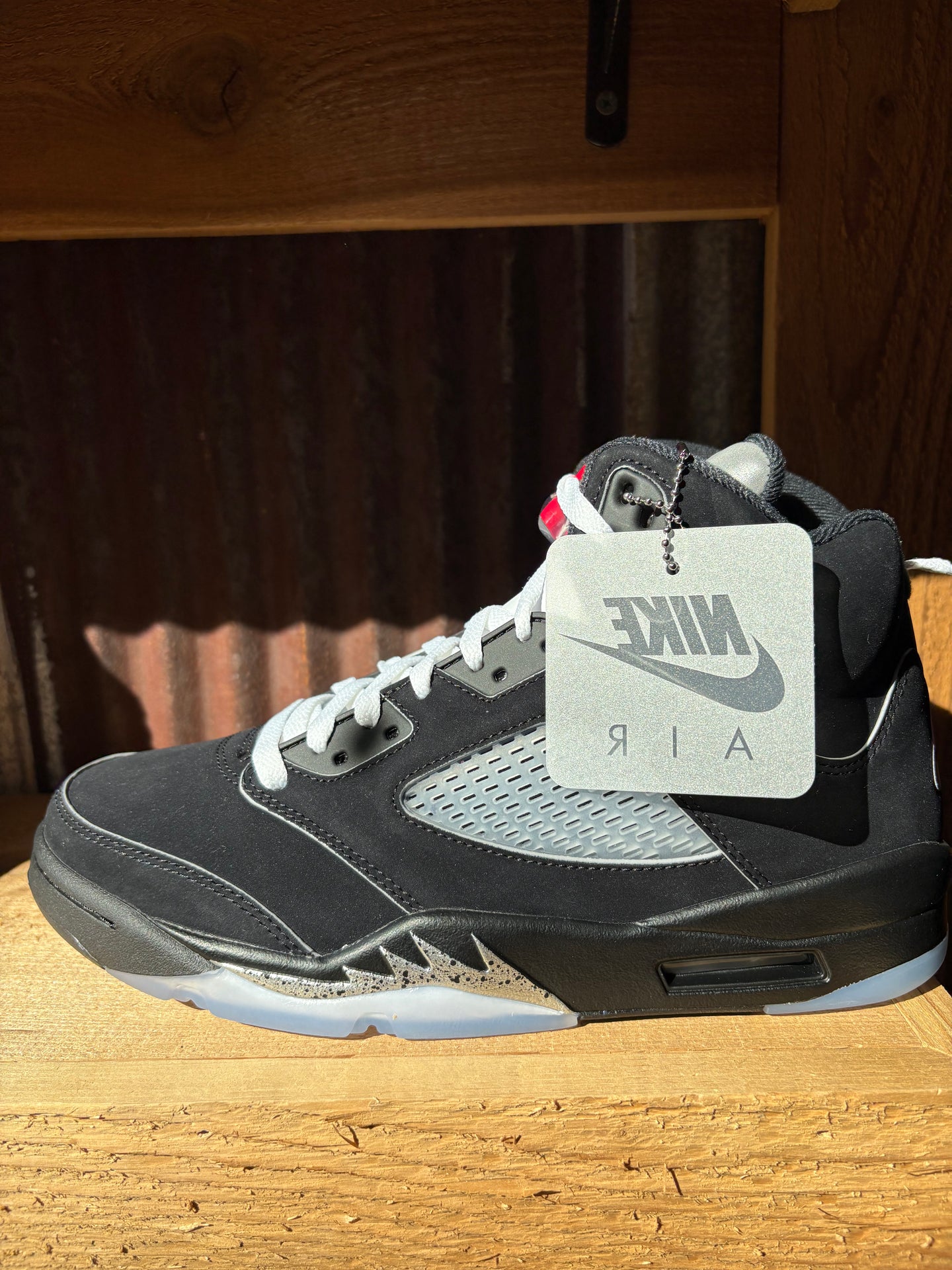 Jordan 5 Retro OG ‘Metallic Black Reimagined’