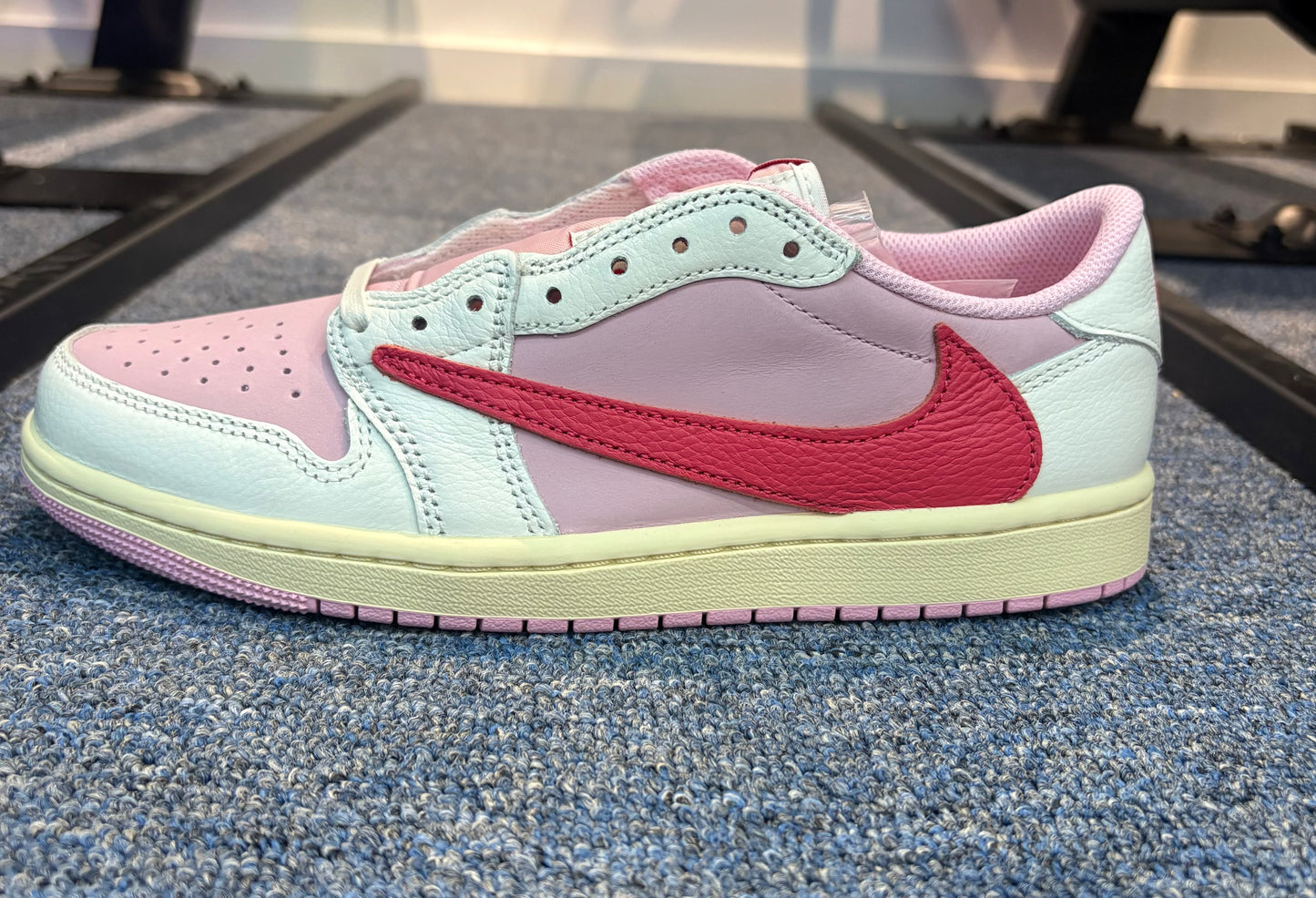 Jordan 1 Retro Low “Tropical Pink”