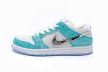 Load image into Gallery viewer, April Skateboards x Dunk Low SB ‘Turbo Green’
