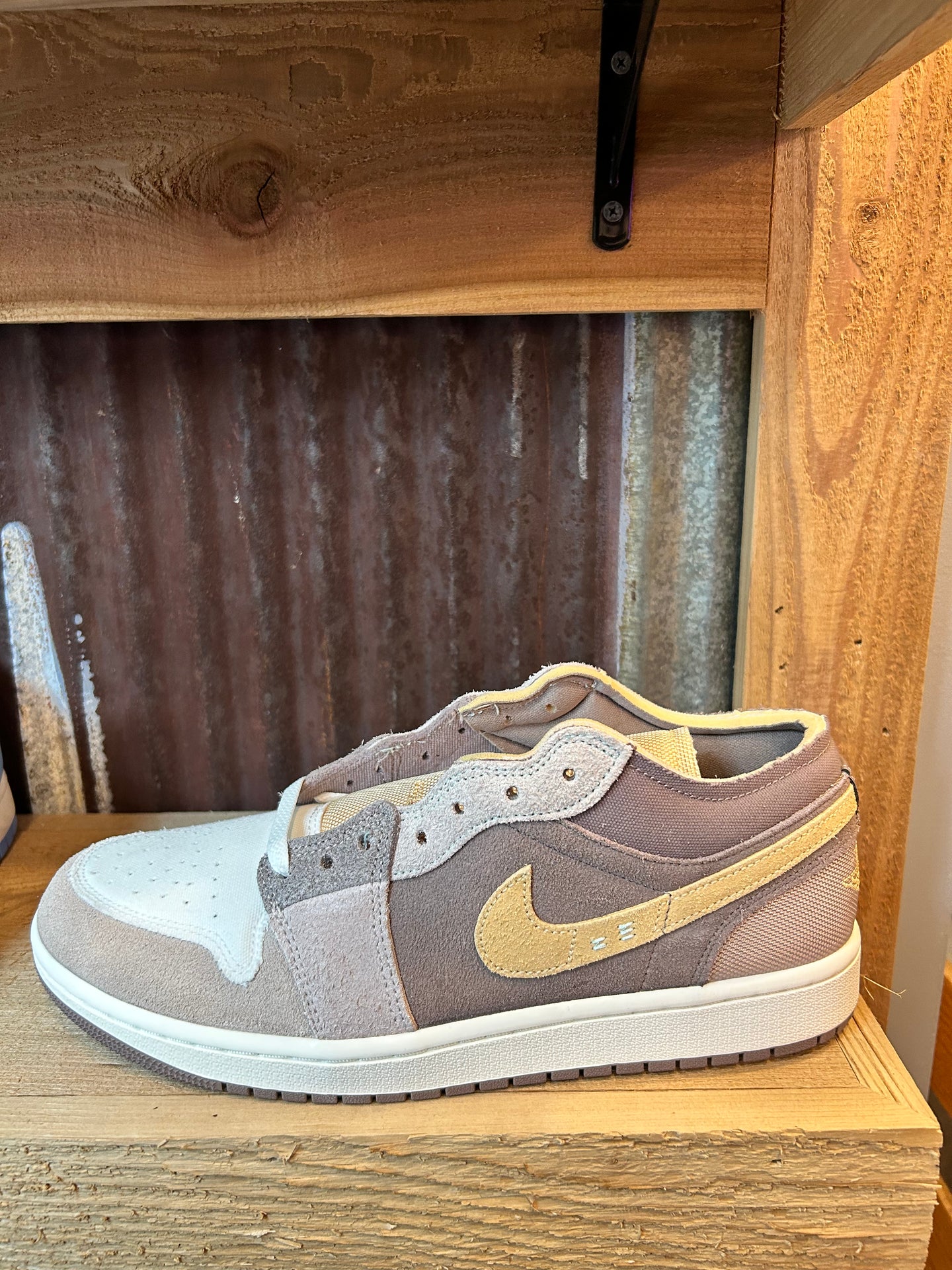Jordan 1 Low SE Craft ‘Inside Out Taupe Haze’