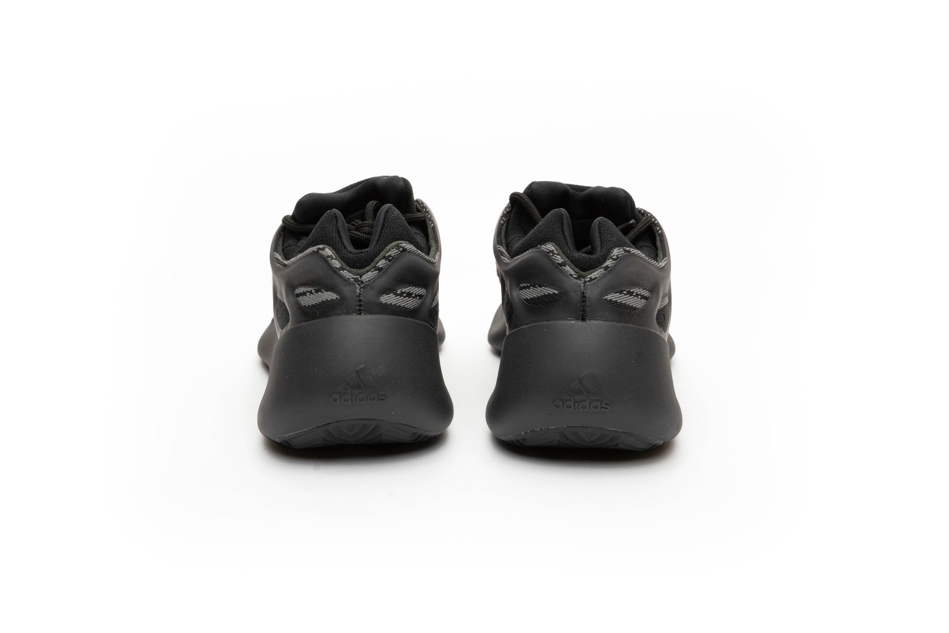 Yeezy 700 V3 "Alvah" www.firstclasssneaks.com Yeezy 700 V3 "Alvah" www.firstclasssneaks.com