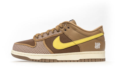 Undefeated x Dunk Low SP "Canteen"