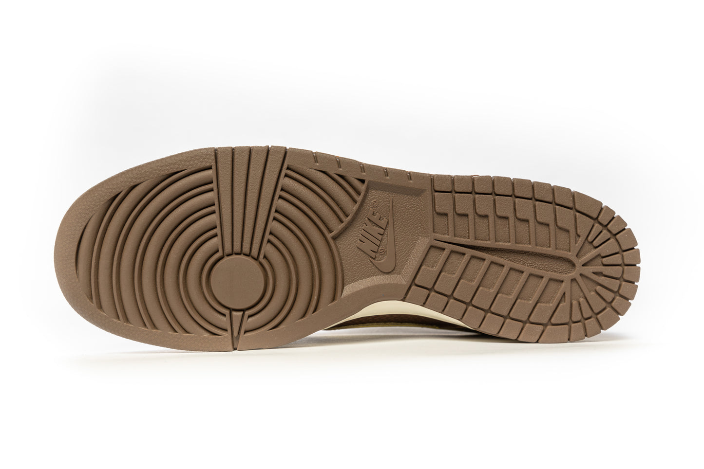 Undefeated x Dunk Low SP "Canteen"