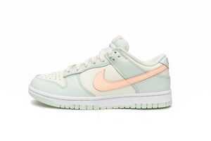 Dunk Low "Barely Green" [W]
