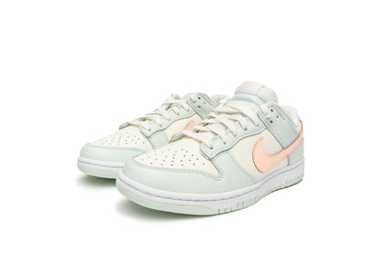 Dunk Low "Barely Green" [W]