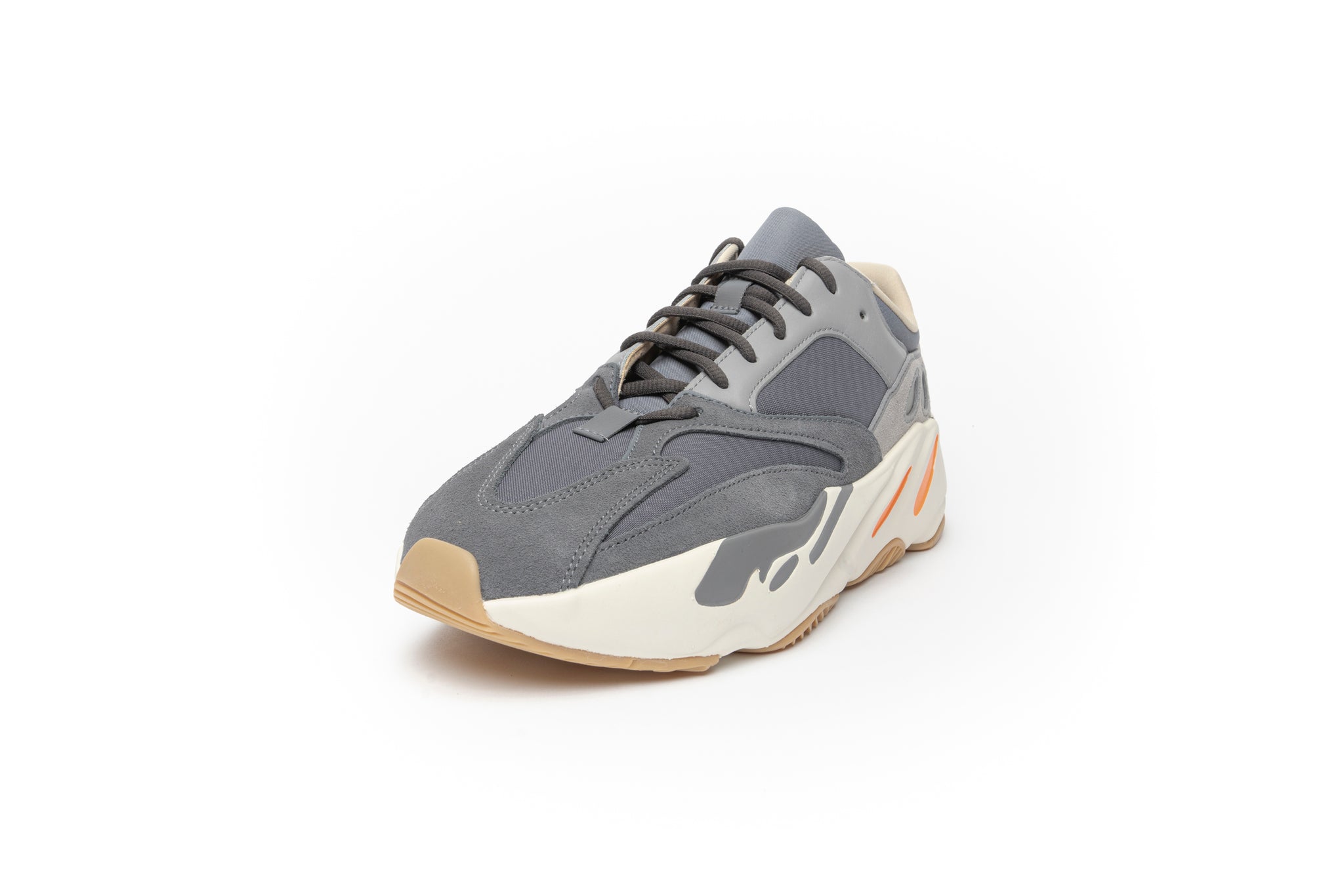 Yeezy Boost 700 –