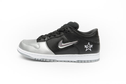 Nike SB Dunk Low OG QS Supreme "Metallic Silver"