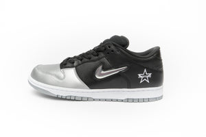 Nike SB Dunk Low OG QS Supreme "Metallic Silver"