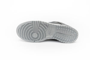 Nike SB Dunk Low OG QS Supreme "Metallic Silver"