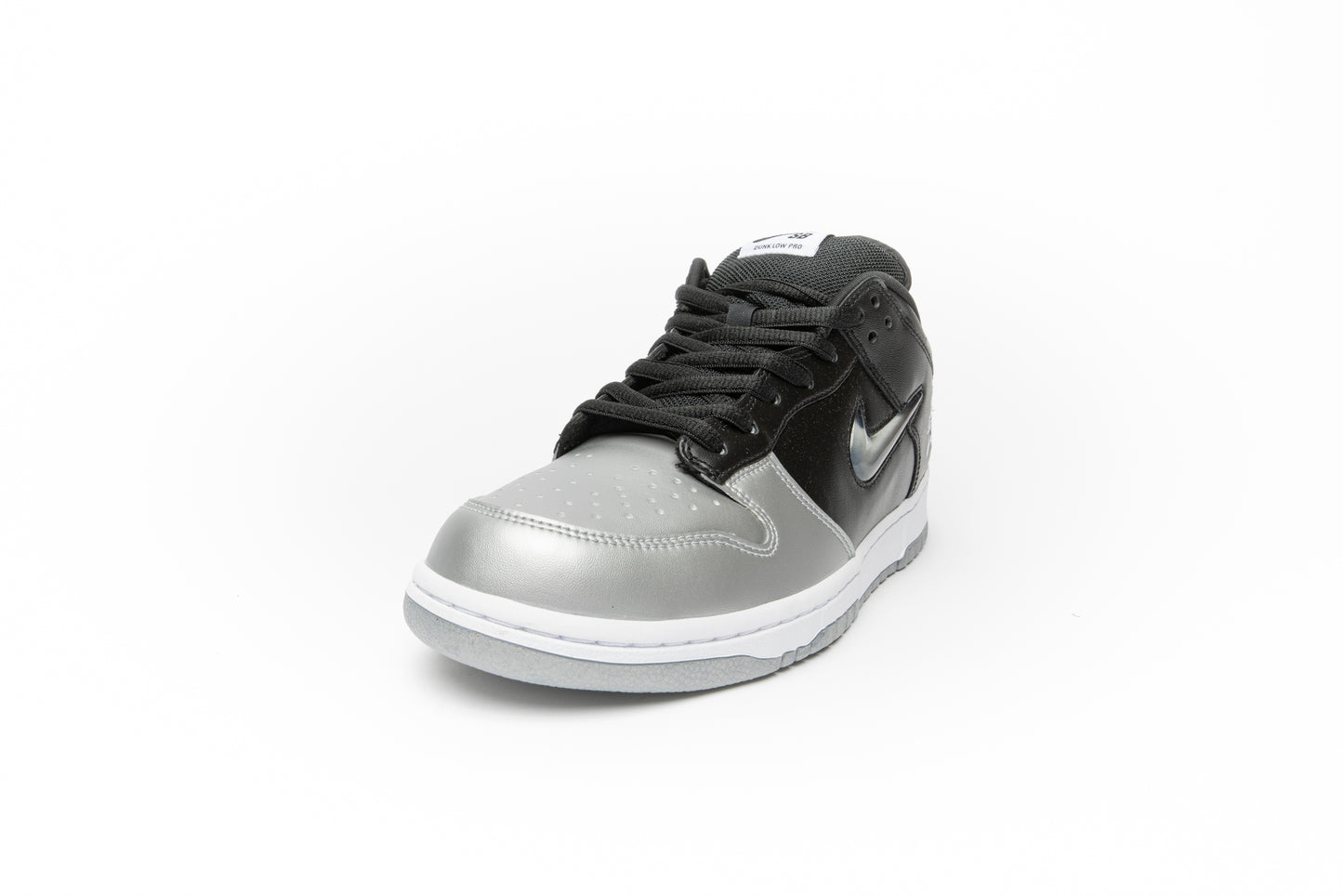Nike SB Dunk Low OG QS Supreme "Metallic Silver"