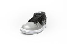 Load image into Gallery viewer, Nike SB Dunk Low OG QS Supreme &quot;Metallic Silver&quot;

