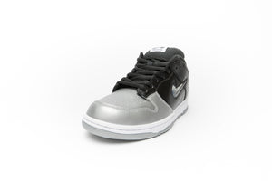 Nike SB Dunk Low OG QS Supreme "Metallic Silver"