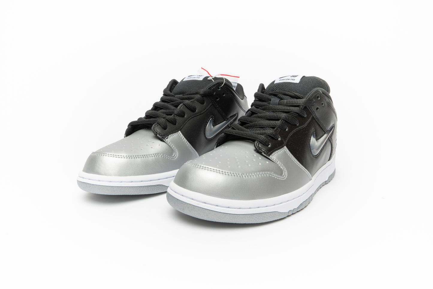 Nike SB Dunk Low OG QS Supreme "Metallic Silver"