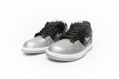 Nike SB Dunk Low OG QS Supreme "Metallic Silver"