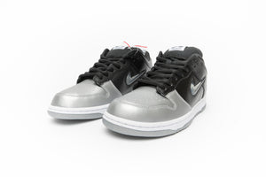 Nike SB Dunk Low OG QS Supreme "Metallic Silver"