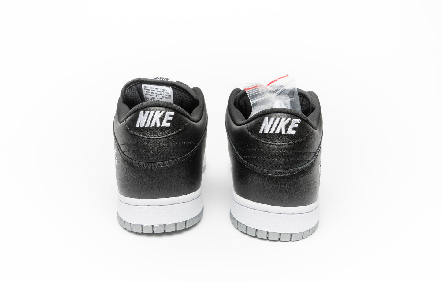 Nike SB Dunk Low OG QS Supreme "Metallic Silver"