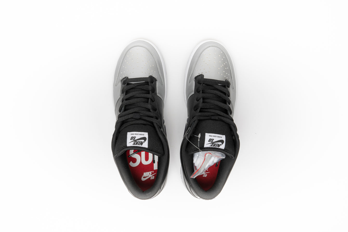 Nike SB Dunk Low OG QS Supreme "Metallic Silver"