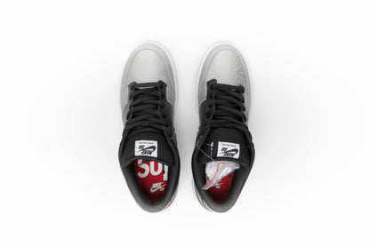 Nike SB Dunk Low OG QS Supreme "Metallic Silver"