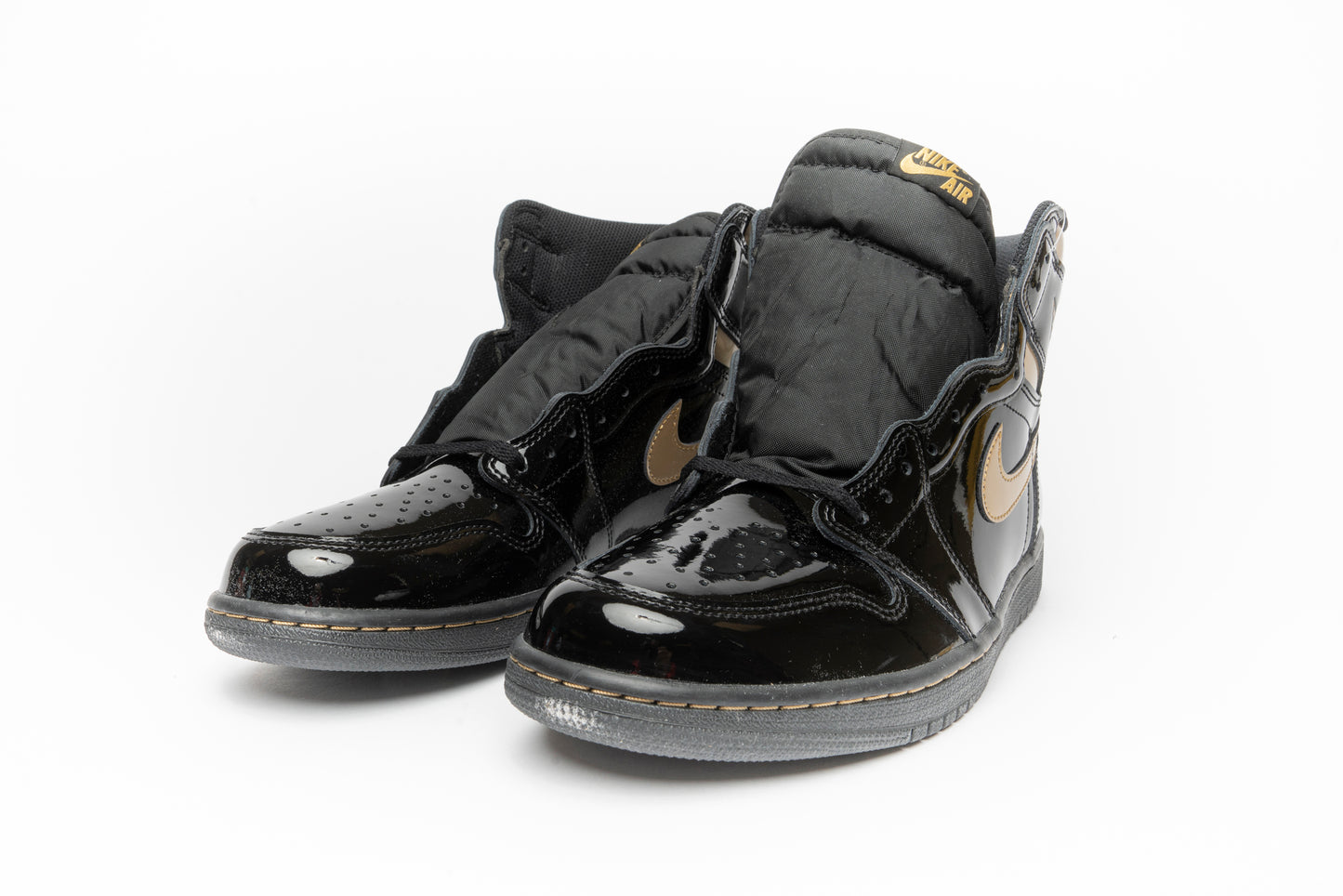 Air Jordan 1 Retro High OG "Black Metallic Gold "