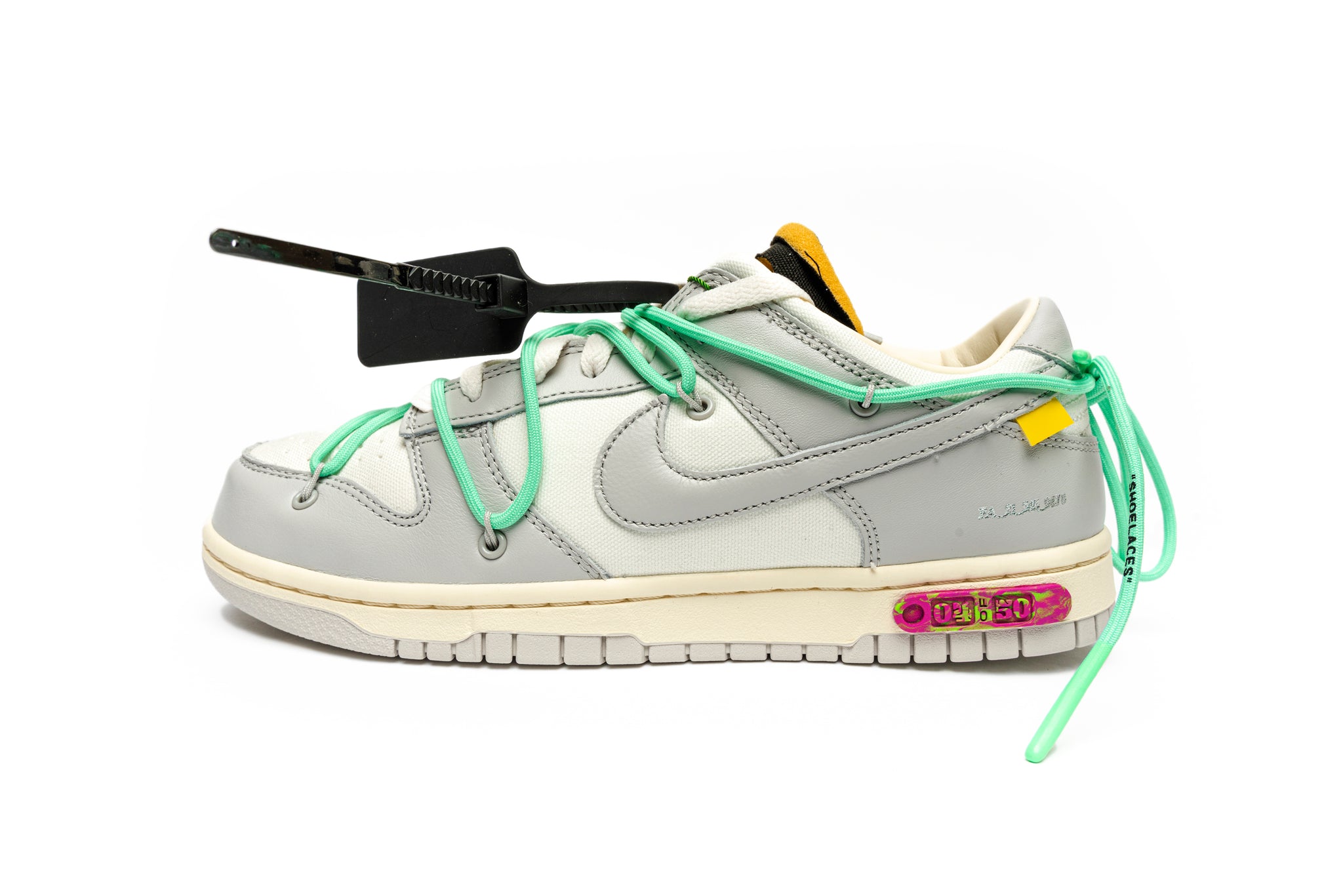 Off-White x Dunk Low Lot 04 of 50 –