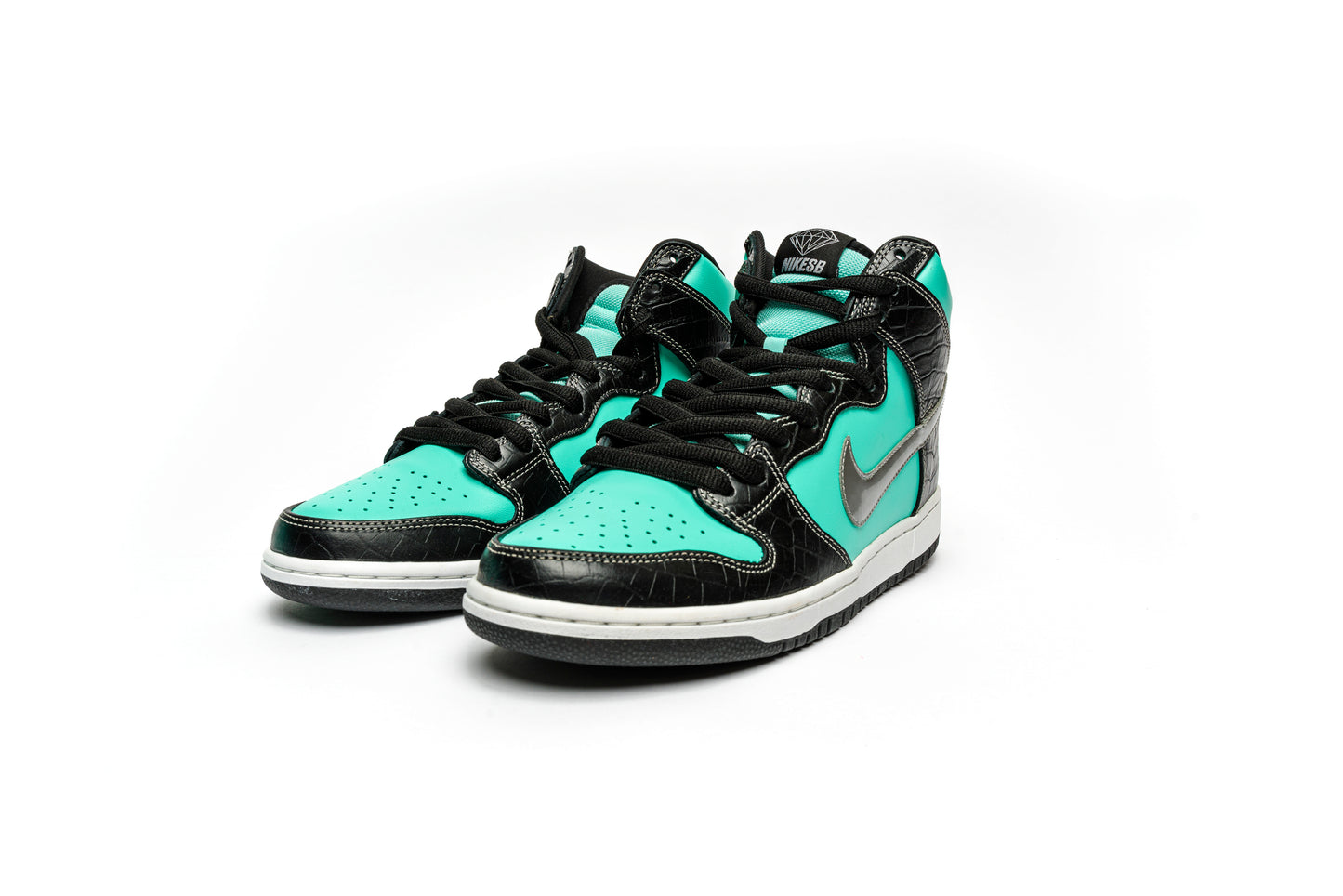 Diamond Supply Co. x Nike SB Dunk High Premium "Tiffany"