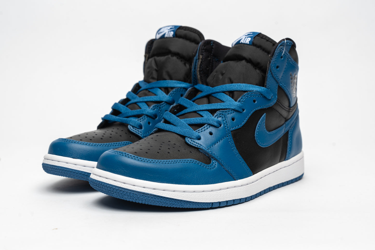 Air Jordan 1 Retro High OG "Dark Marina Blue"