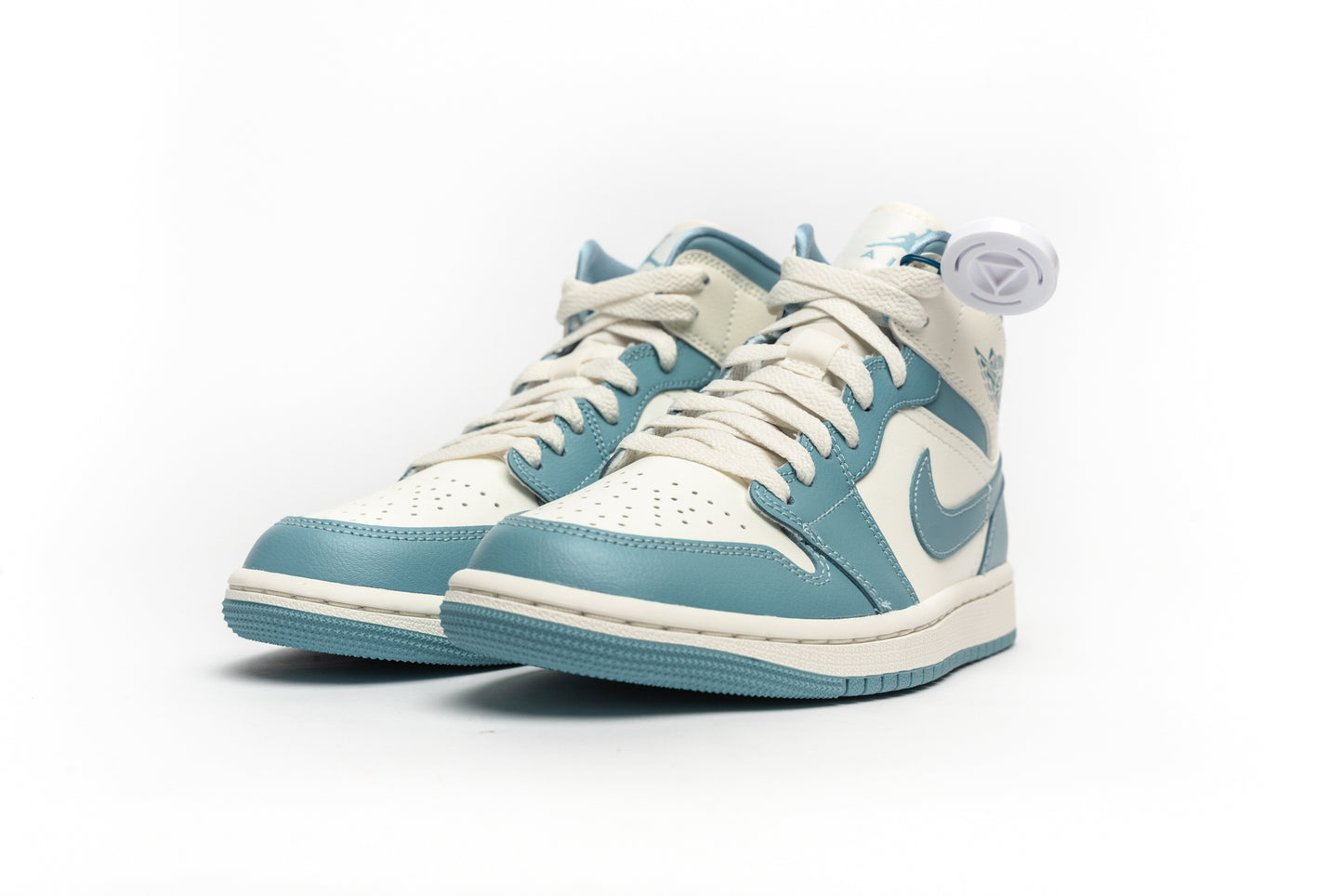 WOMENS Air Jordan 1 MID "University Blue"