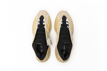 Yeezy 700 V3 "Safflower"