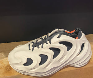 adiFOM Q ‘Wonder White Black’