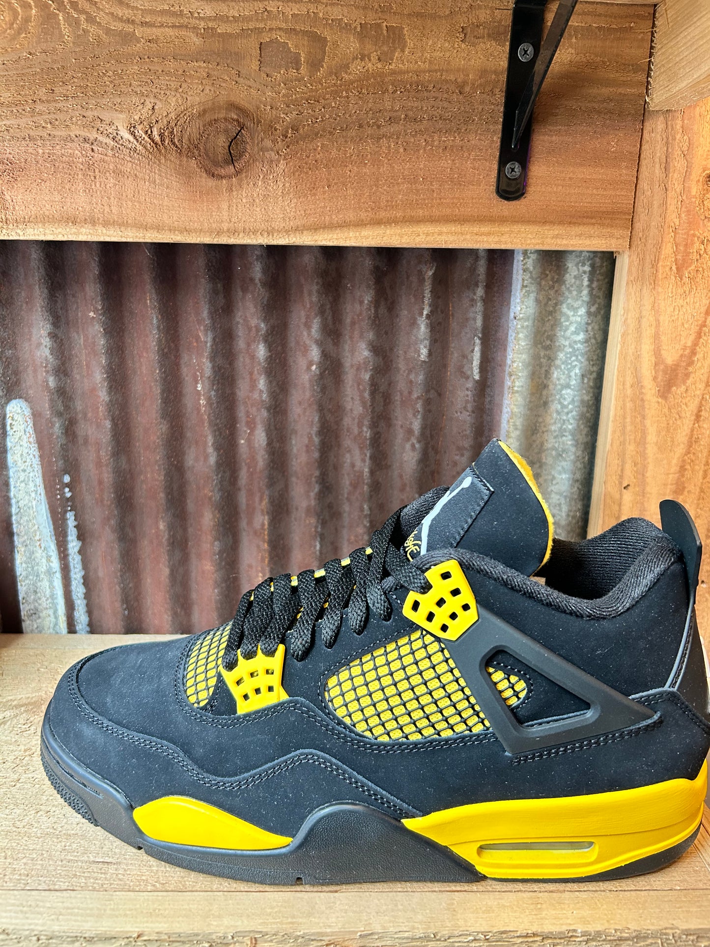 Jordan 4 Retro ‘Thunder’ 2023