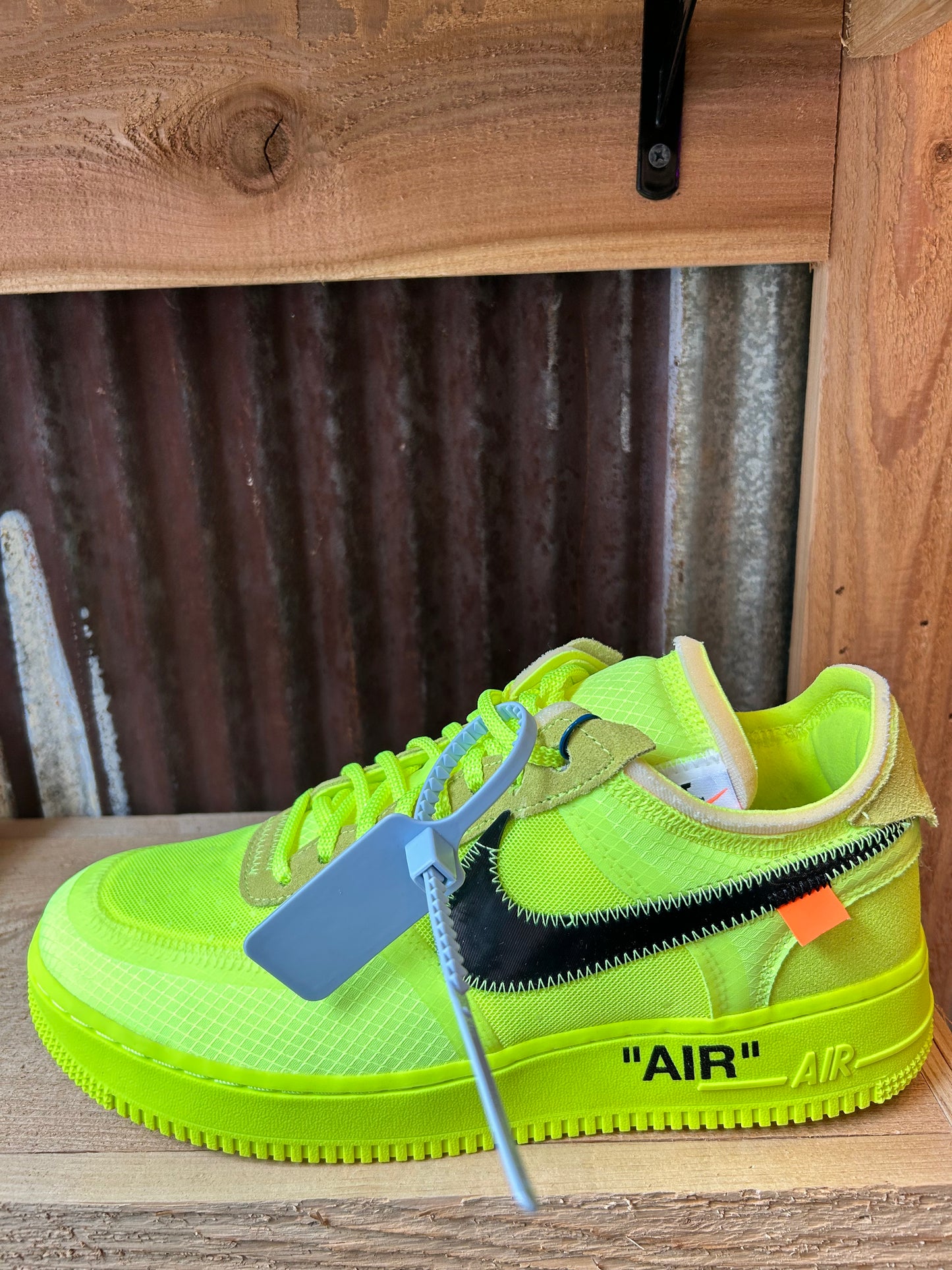 Off-White x Air Force 1 Low ‘Volt’