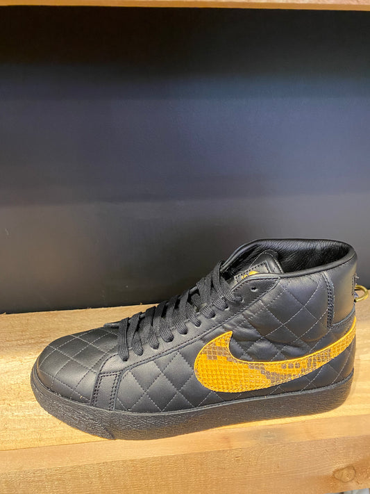 Supreme x Zoom Blazer Mid “Black Snakeskin”